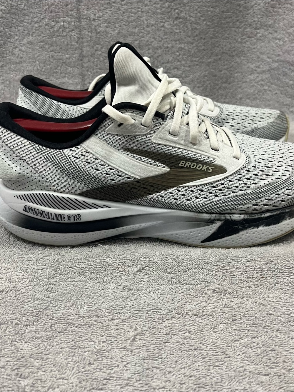 Brooks Adrenaline GTS 24 Womens Size 9 B (Medium) Running Shoes White Black Read